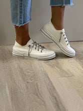 Load image into Gallery viewer, Very G Women Slip-on/White-aman 2