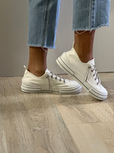 Load image into Gallery viewer, Very G Women Slip-on/White-aman 2