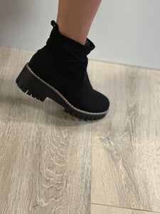 Very G Women Boots/Black-Dashing