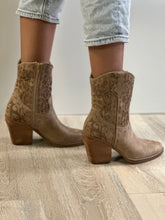 Load image into Gallery viewer, Very G Women Boots/Beige-Encicnitas