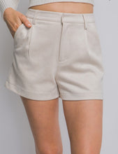 Load image into Gallery viewer, Women Sue Shorts/Ivory-60073PN