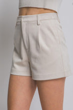 Load image into Gallery viewer, Women Sue Shorts/Ivory-60073PN