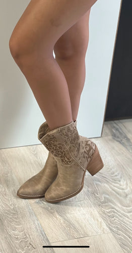 Very G Women Boots/Beige-Encicnitas
