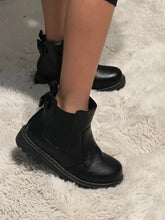 Load image into Gallery viewer, Girls Boots/Black-Model-4K