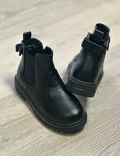 Load image into Gallery viewer, Girls Boots/Black-Model-4K