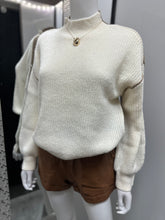 Load image into Gallery viewer, Women Top-weater/Ivory-CR2345