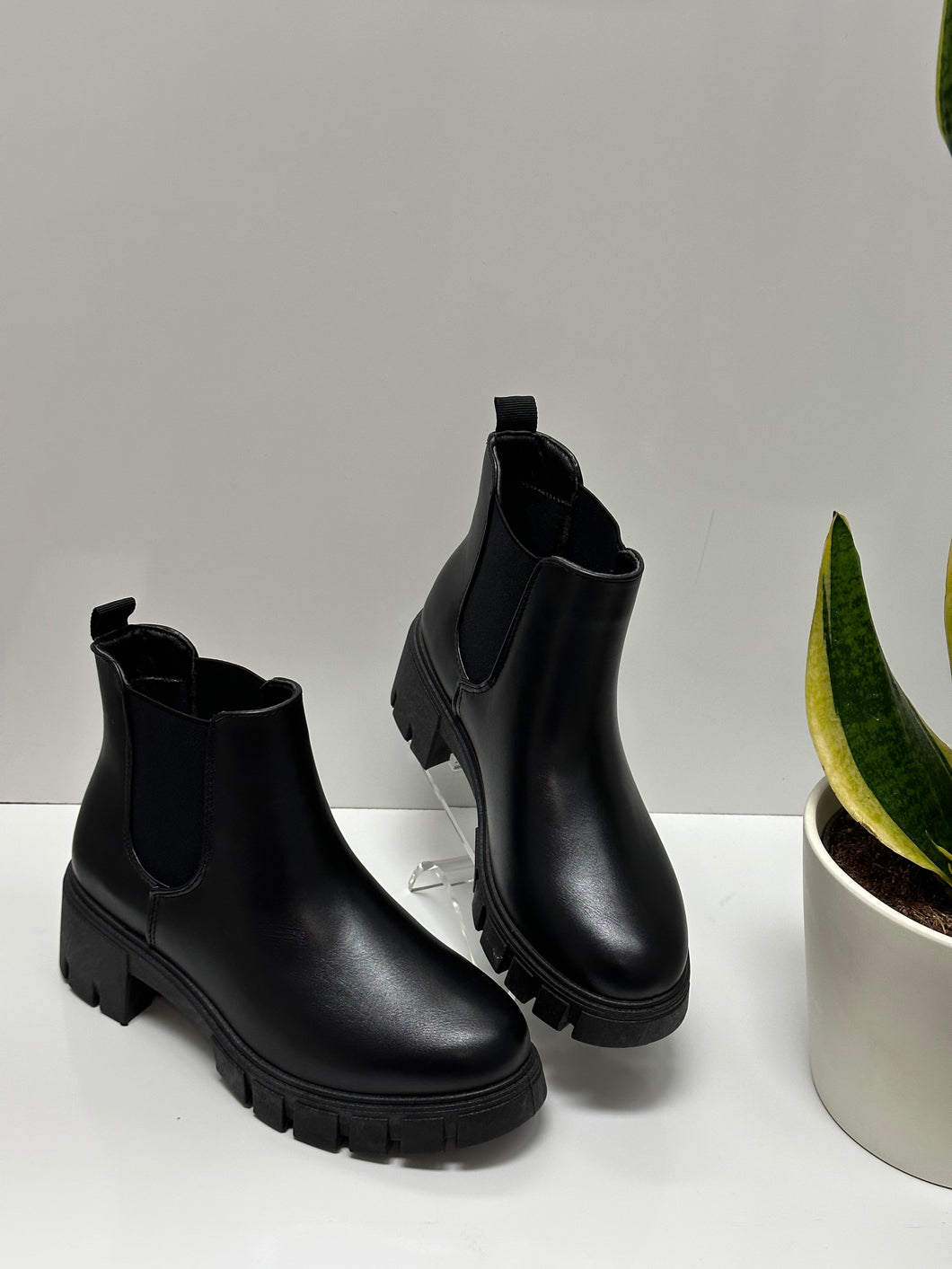 Women Boots/Black-Maddie-1