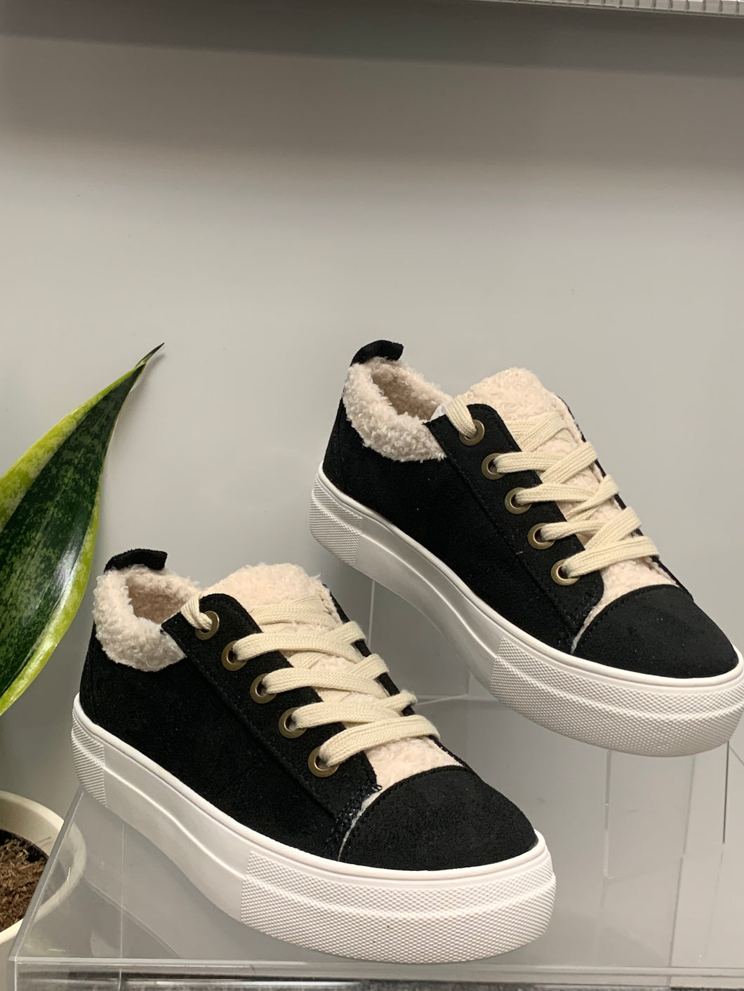 Sneakers/Black-Endear
